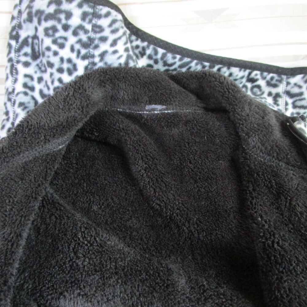 Black white leopard print vest. Fleece, reversable, zipup w pockets. Laura Scott - Picture 12 of 15